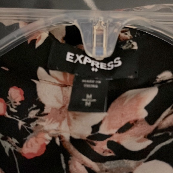 EXPRESS  Blouse Floral Pattern w/Convertible sleeves Sz Medium - Picture 3 of 3